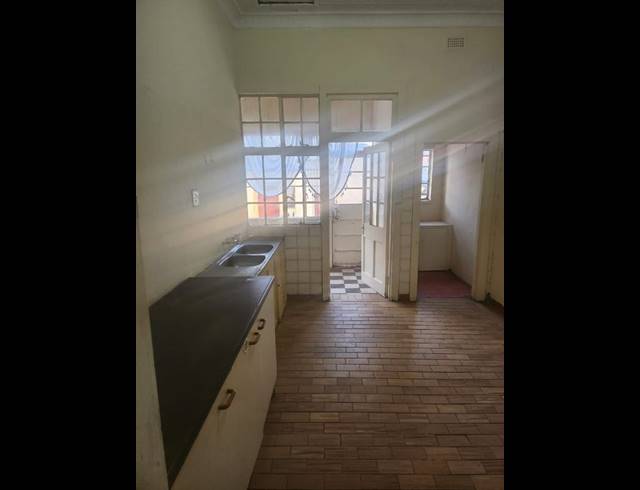 2 BEDROOM HOUSE FOR SALE IN KENILWORTH